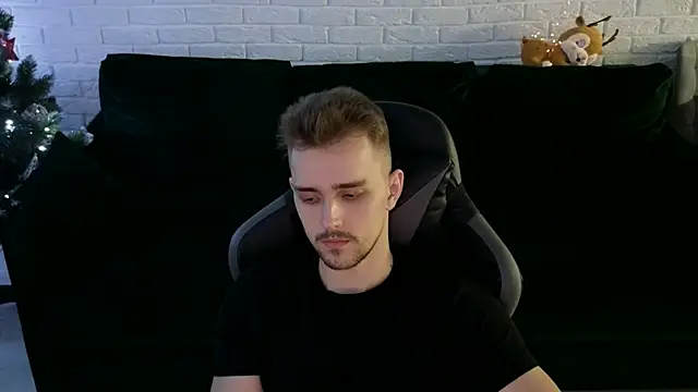 Larstar01 online show from 12/21/24, 04:30