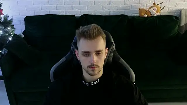 Larstar01 online show from 12/22/24, 01:55