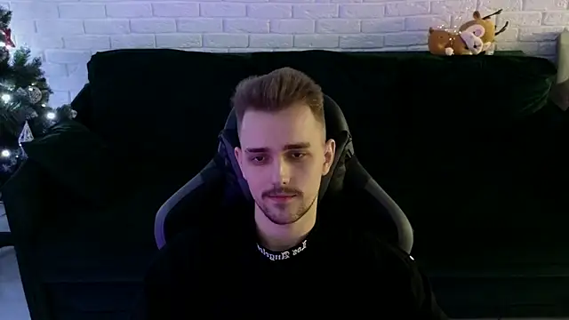 Larstar01 online show from 12/23/24, 02:24