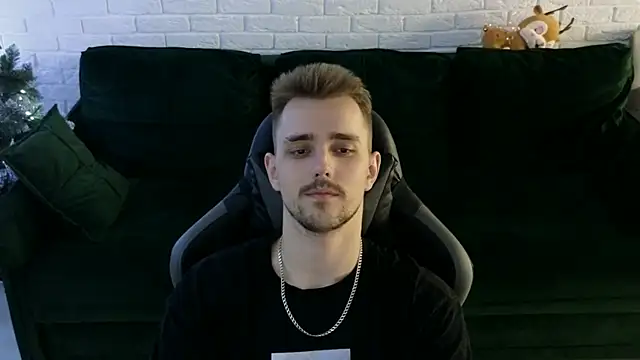 Larstar01 online show from 12/25/24, 12:59