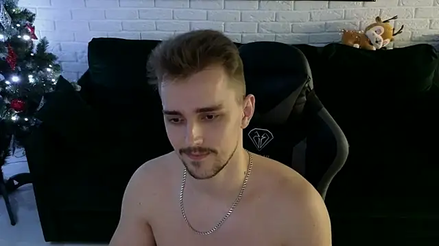 Larstar01 online show from 12/27/24, 04:47