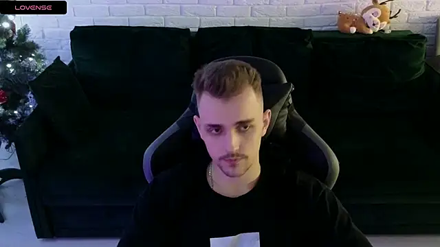 Larstar01 online show from 12/30/24, 03:36