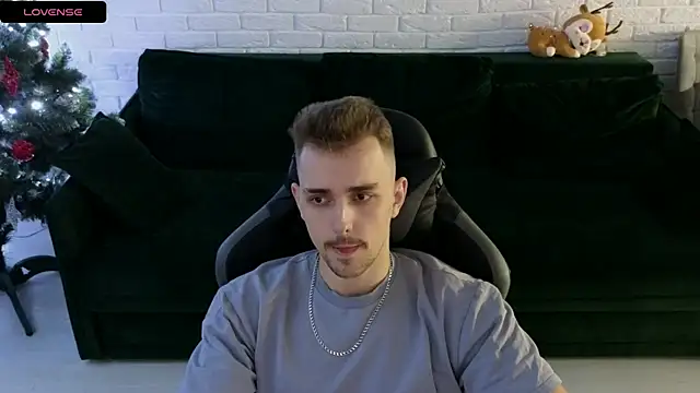 Larstar01 online show from 12/31/24, 03:45