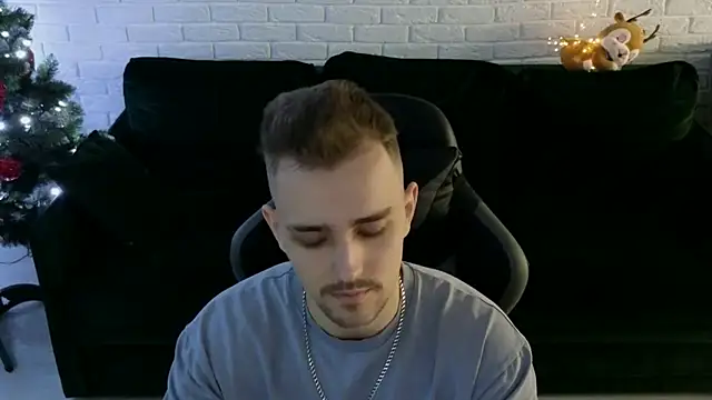 Larstar01 online show from 12/31/24, 05:07