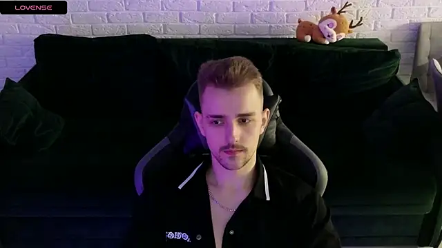 Larstar01 online show from 01/08/25, 04:23