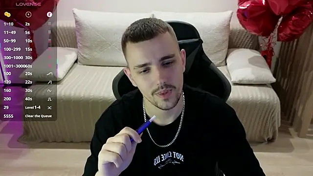 Larstar01 online show from 11/18/25, 09:08