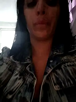 tiffani  love online show from 11/28/25, 09:06