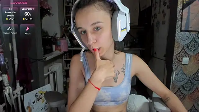 Snapshot of _Nika_Kik chatting on 06/26/26, 10:03 Nika Kik online show from 06/26/26, 10:03