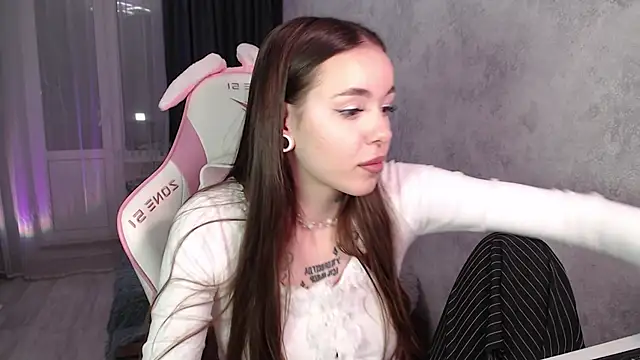 Snapshot of naughty_dakota chatting on 10/11/25, 04:05 naughty dakota online show from 10/11/25, 04:05