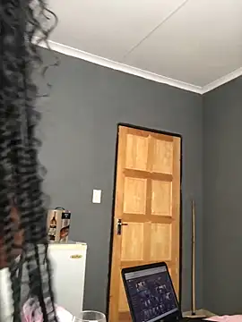 Nicole Liam  online show from 10/06/25, 12:02