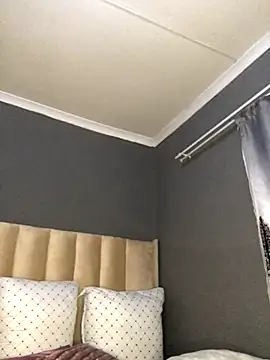 Nicole Liam  online show from 10/22/25, 11:04