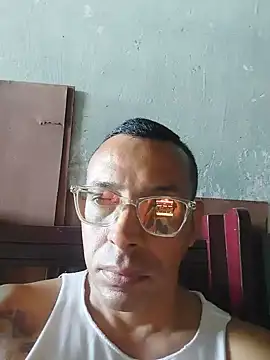 Snapshot of javierfitness chatting on 06/17/26, 09:38 javierfitness online show from 06/17/26, 09:38