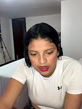 Snapshot of tati__22 chatting on 09/27/25, 06:02 tati  22 online show from 09/27/25, 06:02