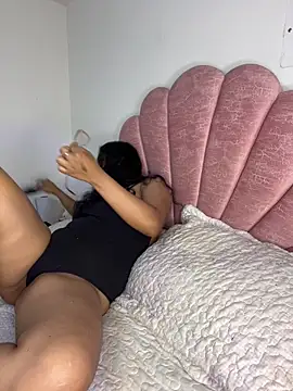 Snapshot of tati__22 chatting on 10/09/25, 05:00 tati  22 online show from 10/09/25, 05:00