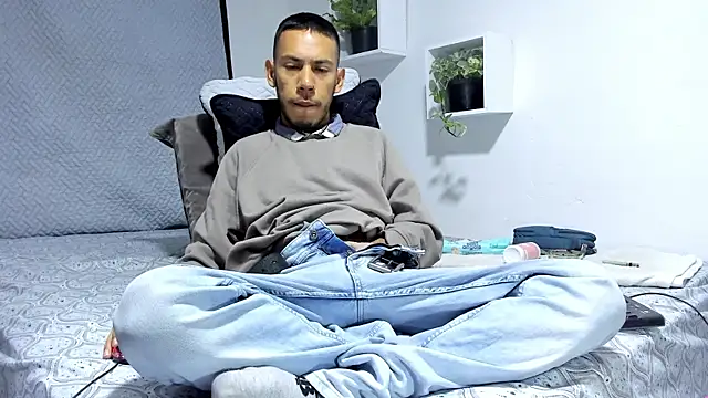 Aronxxs online show from 02/10/25, 12:08