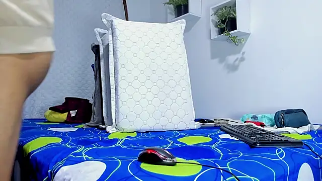 Aronxxs online show from 03/22/25, 10:49