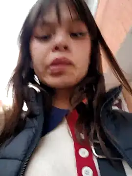 Snapshot of Violeta_12- chatting on 10/21/25, 08:31 Violeta 12- online show from 10/21/25, 08:31