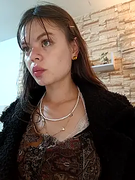 Snapshot of Violeta_12- chatting on 11/21/25, 07:01 Violeta 12- online show from 11/21/25, 07:01