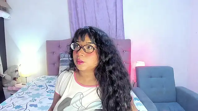 Snapshot of Latinabombsheell chatting on 06/30/26, 06:47 Latinabombsheell online show from 06/30/26, 06:47