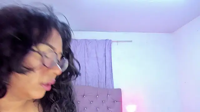Snapshot of Latinabombsheell chatting on 07/01/26, 06:37 Latinabombsheell online show from 07/01/26, 06:37