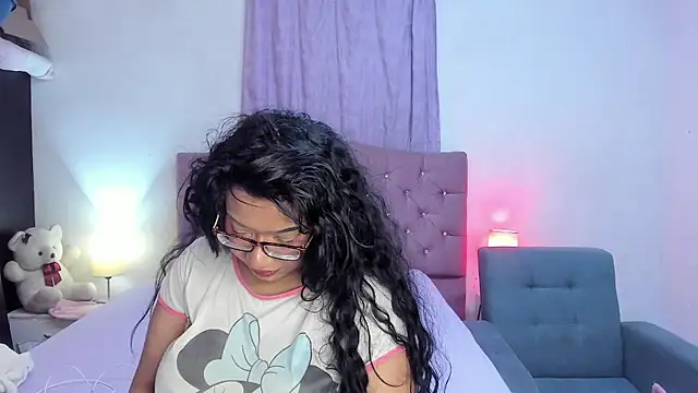 Snapshot of Latinabombsheell chatting on 07/18/26, 04:49 Latinabombsheell online show from 07/18/26, 04:49