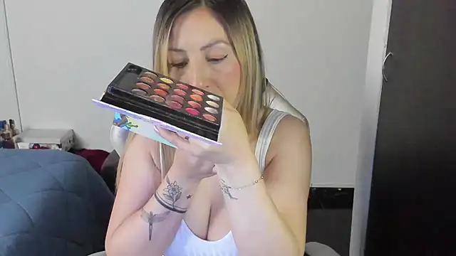 Andreina Suann online show from 02/19/25, 10:23