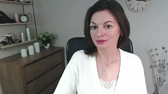 VivianWILD online show from 12/28/24, 06:49