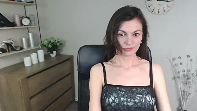 VivianWILD online show from 12/31/24, 01:41