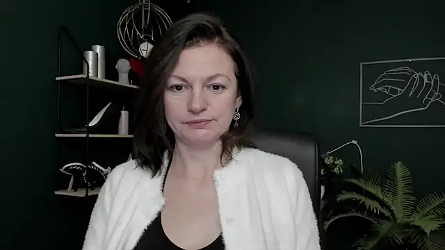 VivianWILD online show from 02/16/26, 07:59