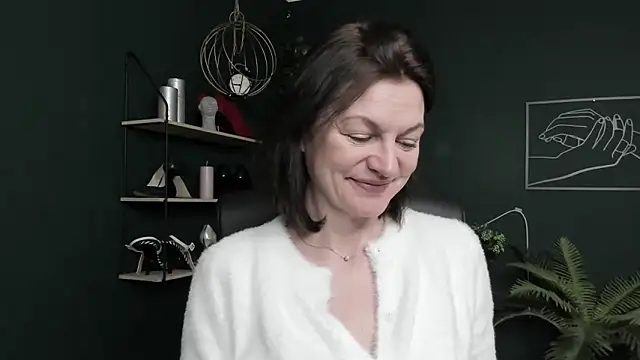 VivianWILD online show from 04/13/26, 05:46