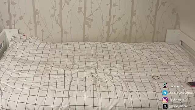 lucie mehott online show from 09/24/25, 06:55