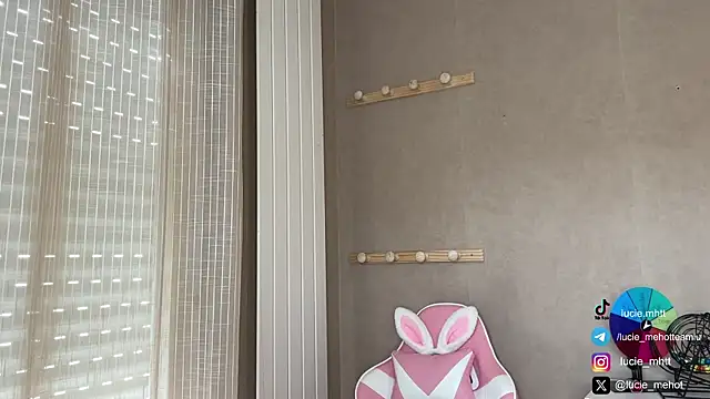 lucie mehott online show from 09/28/25, 07:47