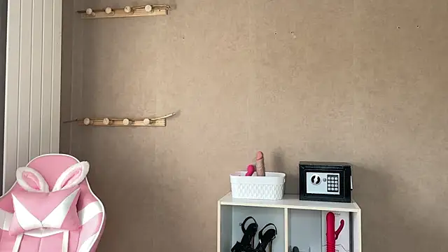 lucie mehott online show from 11/10/25, 10:14