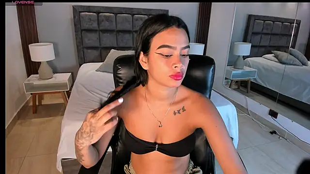 saracorraless online show from 02/18/25, 07:19