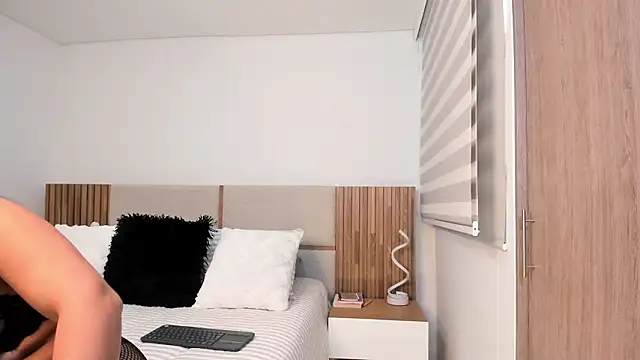 MalejaDiaz  online show from 03/06/26, 05:53