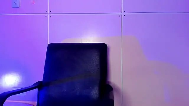 Snapshot of Hilary-banks chatting on 12/04/24, 10:35 Hilary-banks online show from 12/04/24, 10:35