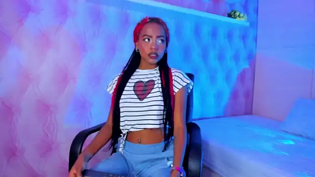 Snapshot of Hilary-banks chatting on 01/22/25, 04:55 Hilary-banks online show from 01/22/25, 04:55