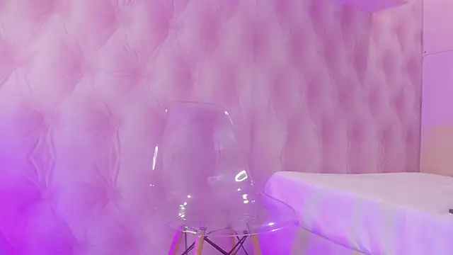 Snapshot of Hilary-banks chatting on 02/28/25, 04:43 Hilary-banks online show from 02/28/25, 04:43