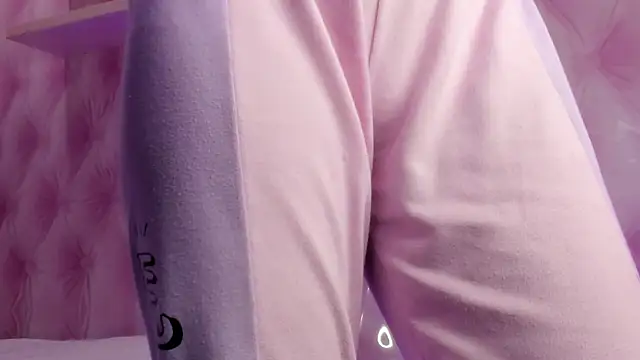 Snapshot of Hilary-banks chatting on 03/06/25, 03:57 Hilary-banks online show from 03/06/25, 03:57