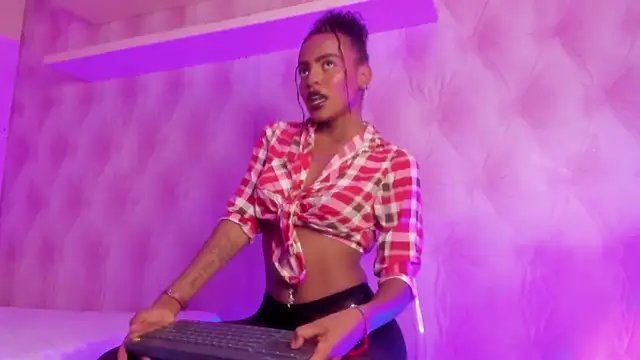 Snapshot of Hilary-banks chatting on 03/07/25, 06:35 Hilary-banks online show from 03/07/25, 06:35