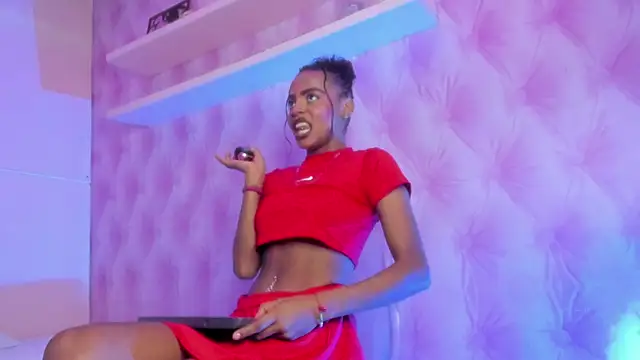 Snapshot of Hilary-banks chatting on 03/08/25, 08:00 Hilary-banks online show from 03/08/25, 08:00