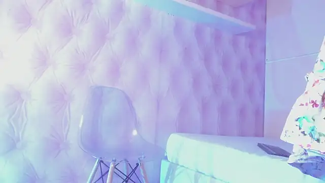 Snapshot of Hilary-banks chatting on 03/12/25, 04:08 Hilary-banks online show from 03/12/25, 04:08