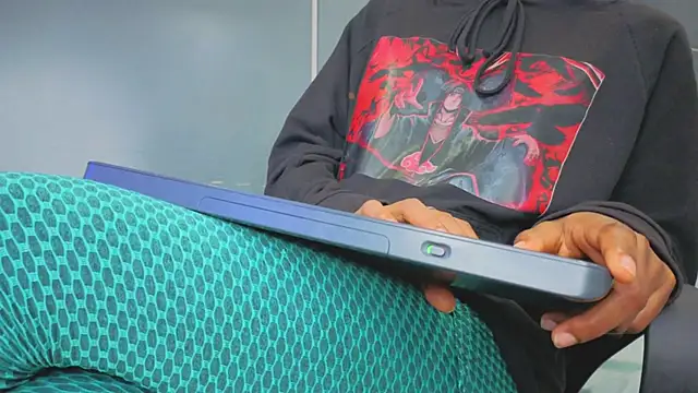 Snapshot of Hilary-banks chatting on 09/28/25, 06:19 Hilary-banks online show from 09/28/25, 06:19