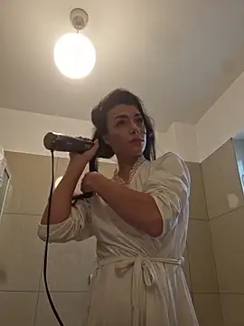 Snapshot of JolieLizz chatting on 10/12/25, 02:16 JolieLizz online show from 10/12/25, 02:16