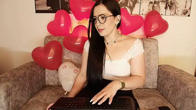 Snapshot of camii_evanss chatting on 02/12/25, 06:19 camii evanss online show from 02/12/25, 06:19