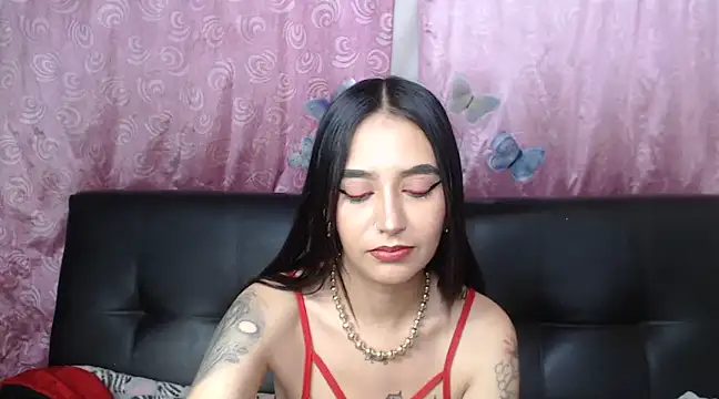 Snapshot of Annerainhoot chatting on 12/11/24, 01:47 Annerainhoot online show from 12/11/24, 01:47
