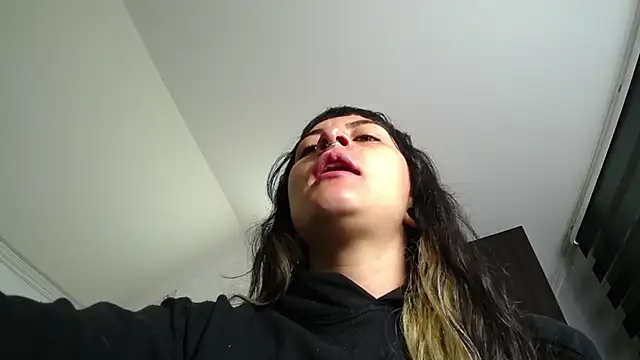 Naughty Kittenm online show from 12/17/25, 10:54