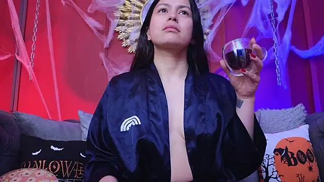 Julieta Russell online show from 10/28/25, 12:09