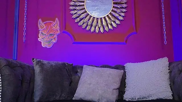 Julieta Russell online show from 12/14/25, 12:32