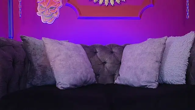 Julieta Russell online show from 12/21/25, 11:39